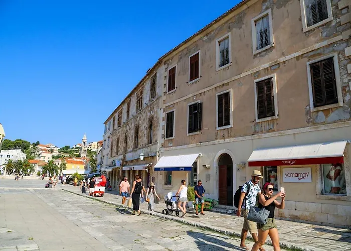 Kolbe Hvar Piazza フヴァル