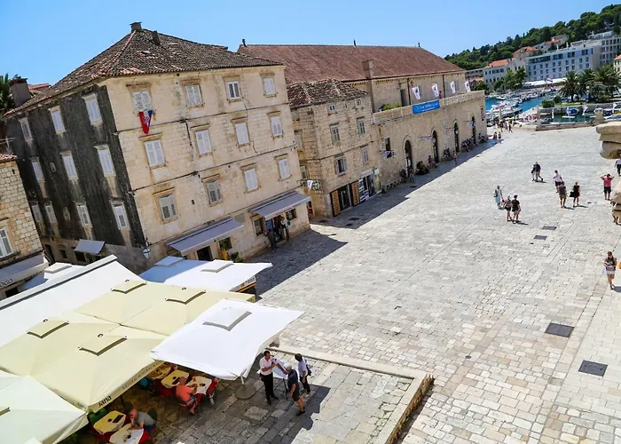 Kolbe Hvar Piazza * フヴァル