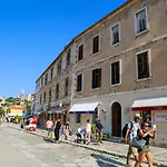 Kolbe Hvar Piazza Hvar Town