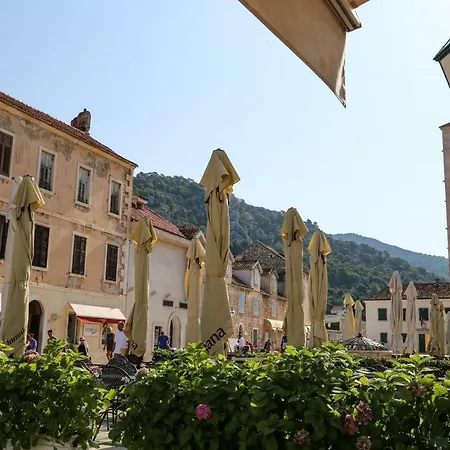 Kolbe Hvar Piazza