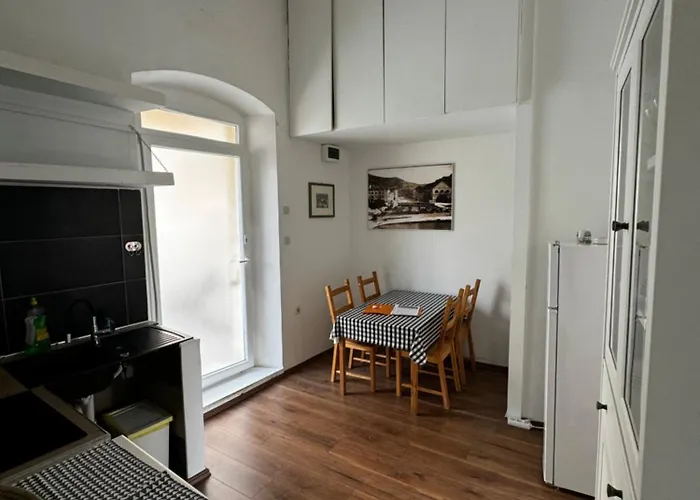 Kolbe Hvar Piazza هفار